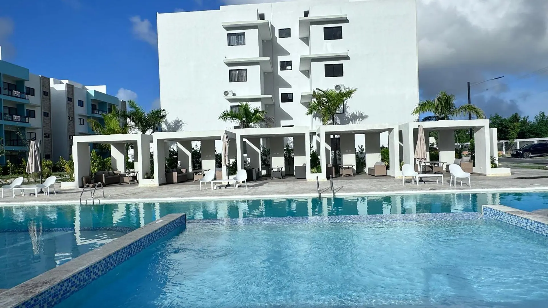 Apartamento Con Piscinas Y Amenidades In Punta Cana